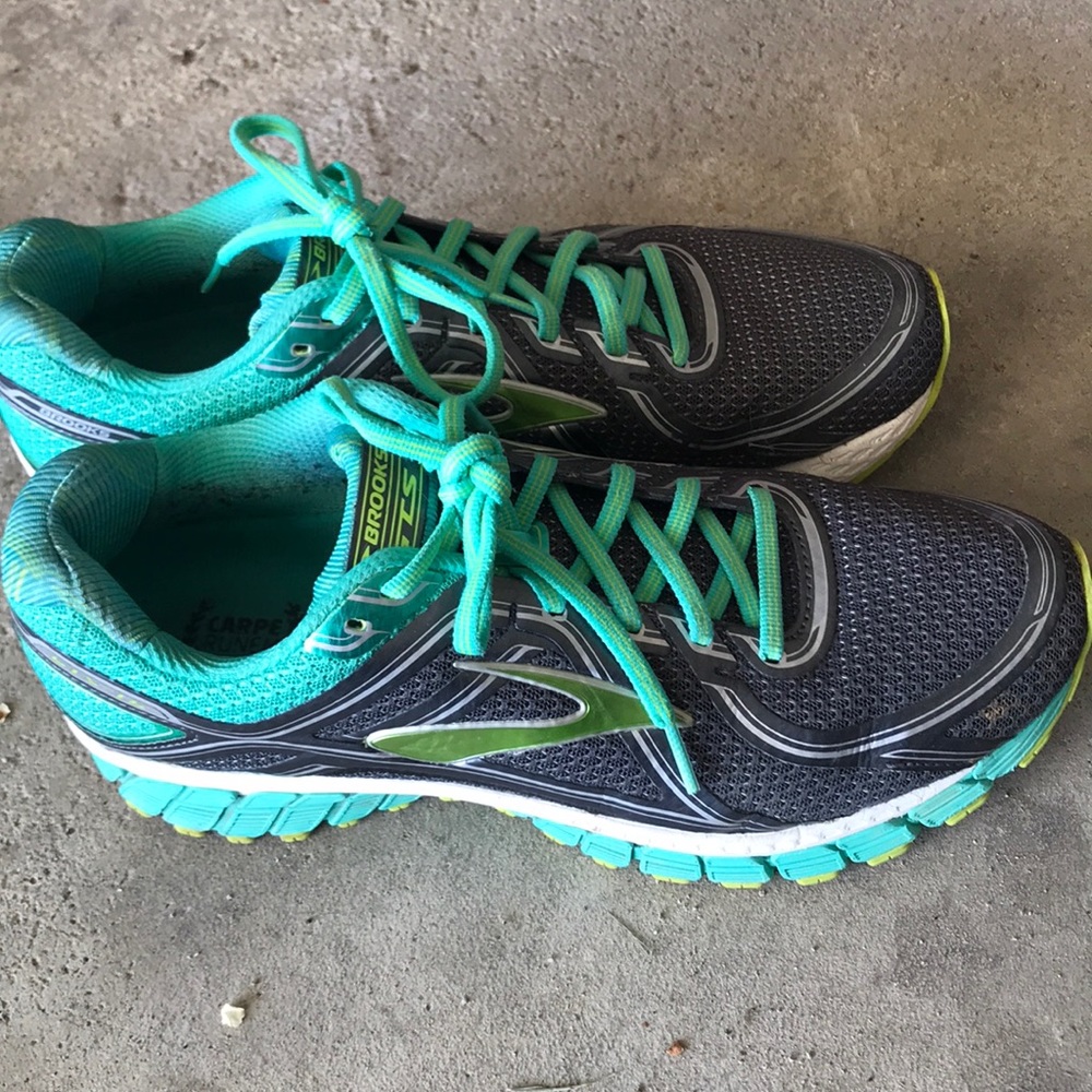 Brooks Adrenaline GTS 16 running shoes